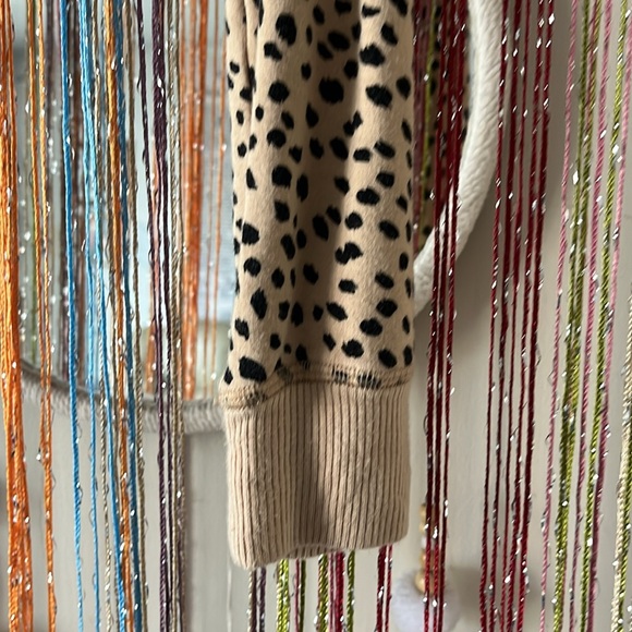 Forever 21 cropped lightweight cheetah print sweater 🐆 - Picture 6 of 9